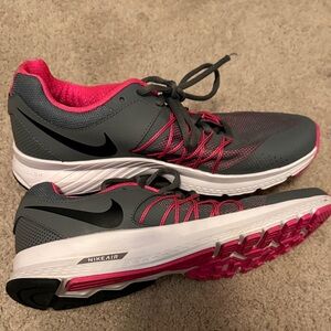 Nike Women's Athletic Shoes in Gray and Pink